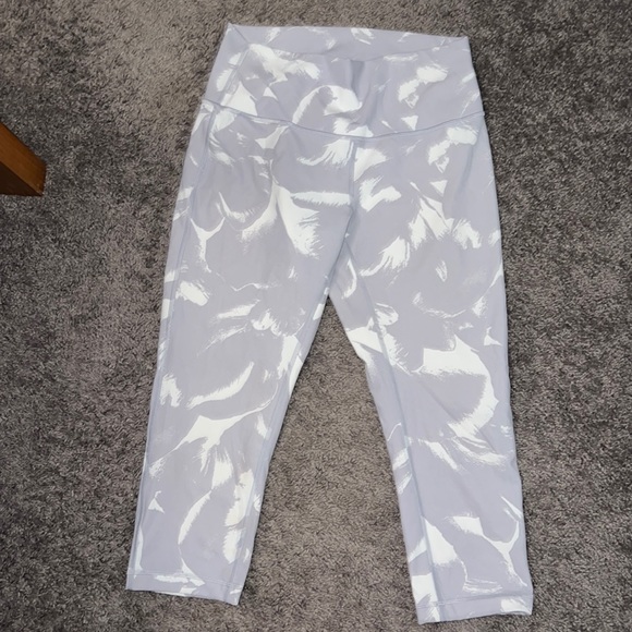 Lululemon leggings size 10 light purple - Picture 1 of 3